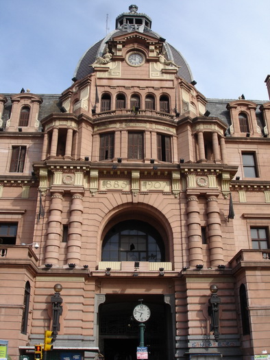 Frente de la Estacion de Constitucion