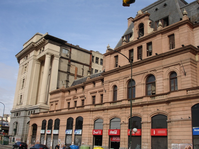 Frente de la Estacion de Constitucion